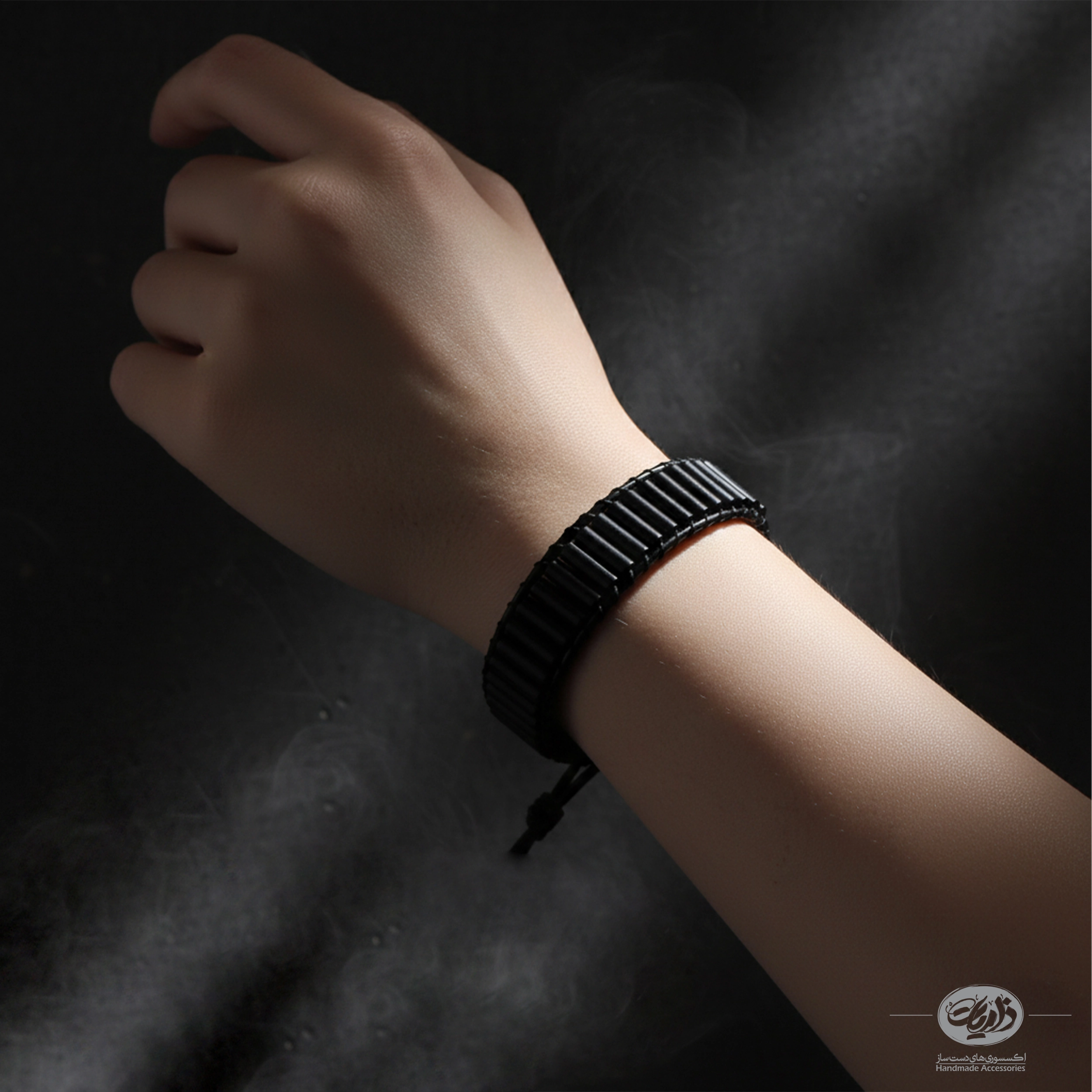 دستبند-سیاه-(DARK)-6 دستبند سنگ عقیق و چرم طبیعی ذاریات مدل سیاه (DARK) - تصویر 1