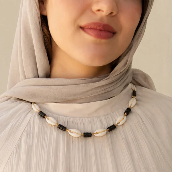 گردنبند صدف طبیعی و چوب طبیعی ذاریات مدل آوانا (AVANA)